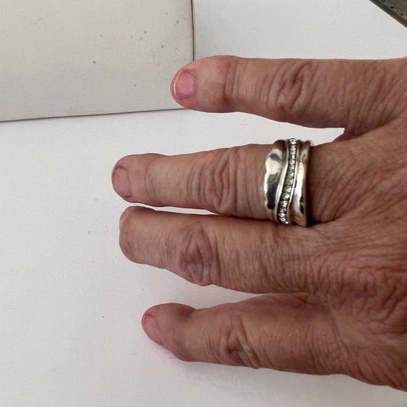 Brighton detail ting with wave pattern.  Silver plated with intertwined crystals - Picture 2 of 7